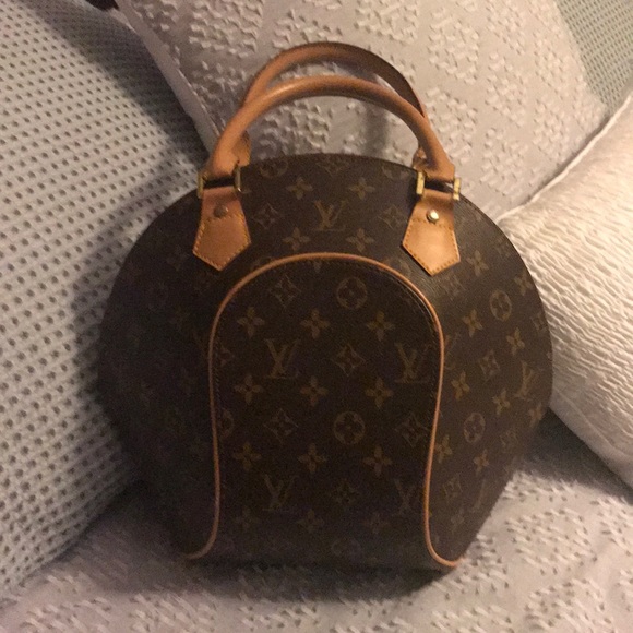 Louis Vuitton bowling ball handbag. - Picture 1 of 7